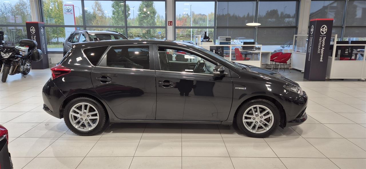 TOYOTA Auris 2017