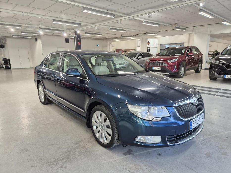 SKODA Superb 2011