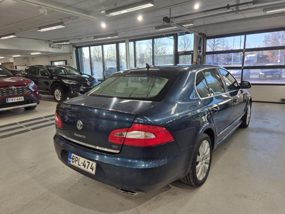 SKODA Superb 2011