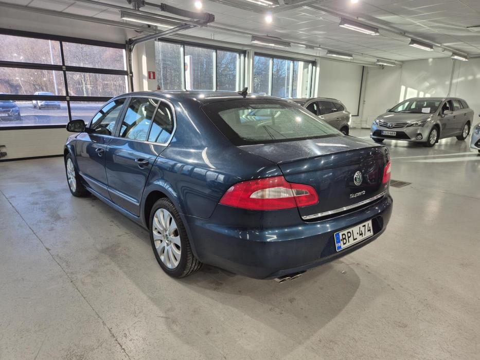 SKODA Superb 2011
