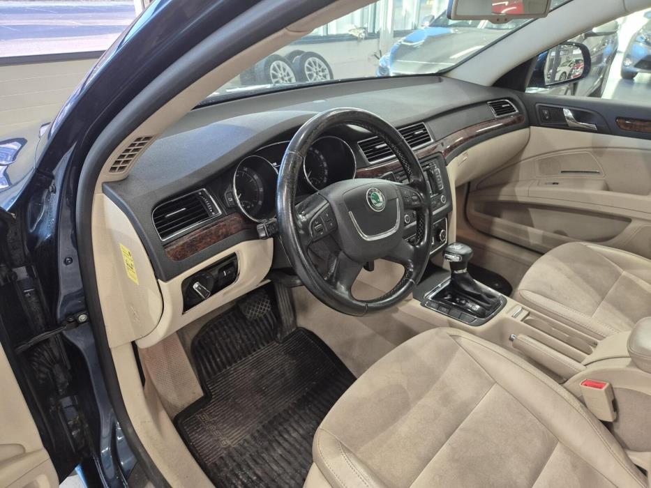 SKODA Superb 2011