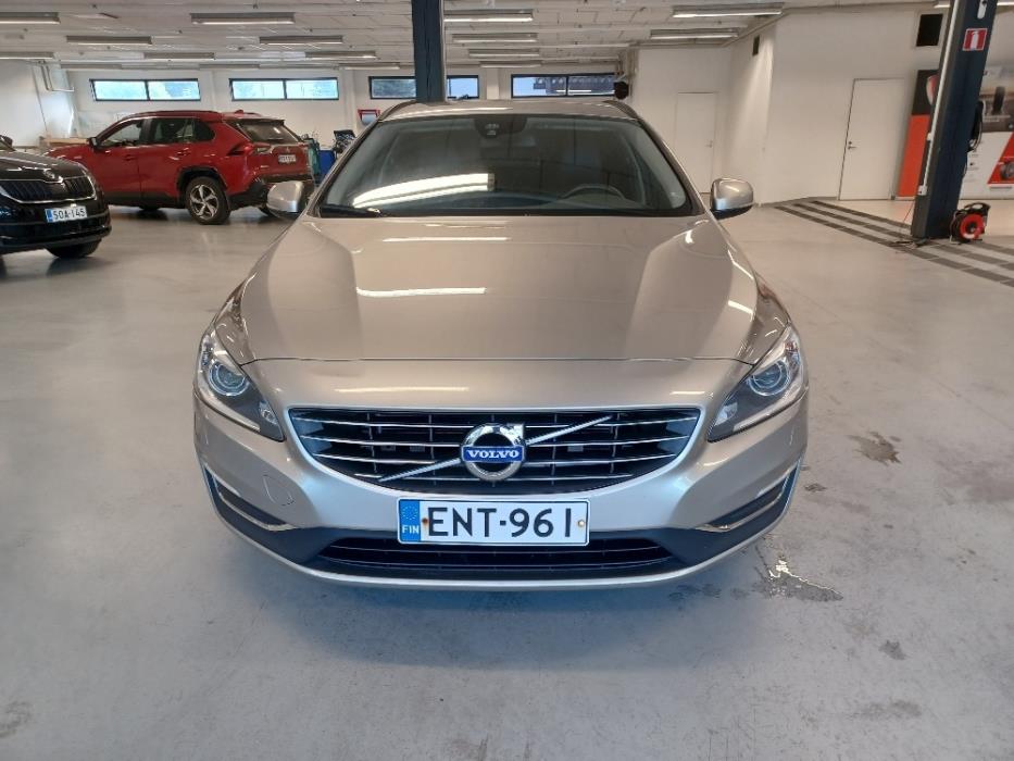 VOLVO V60 2015
