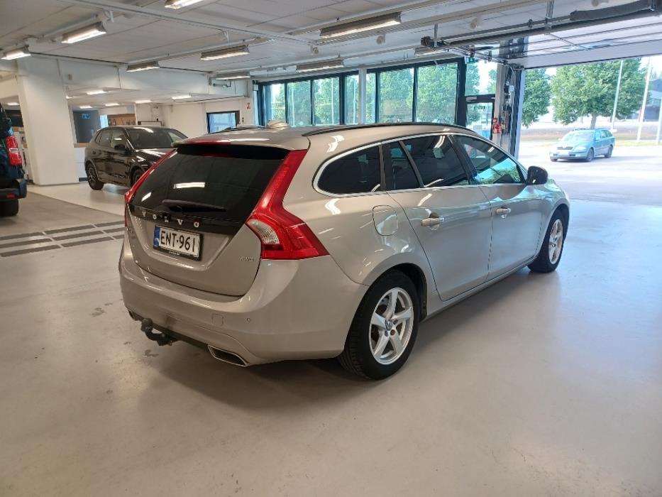 VOLVO V60 2015