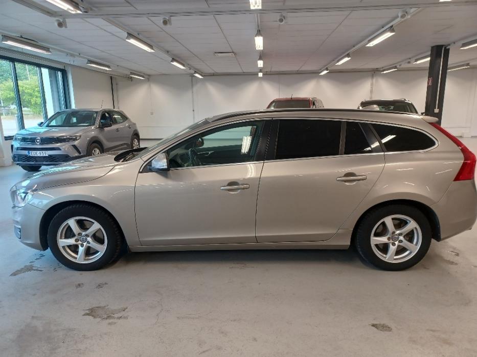 VOLVO V60 2015