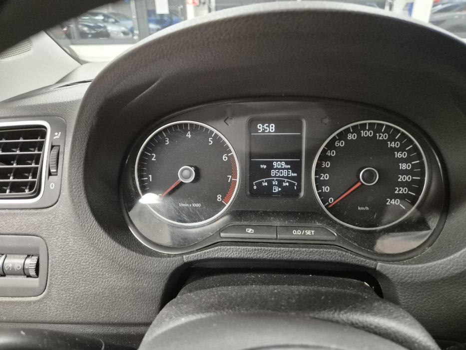 VOLKSWAGEN POLO 2012