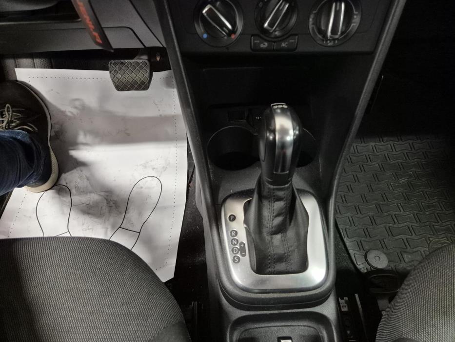 VOLKSWAGEN POLO 2012