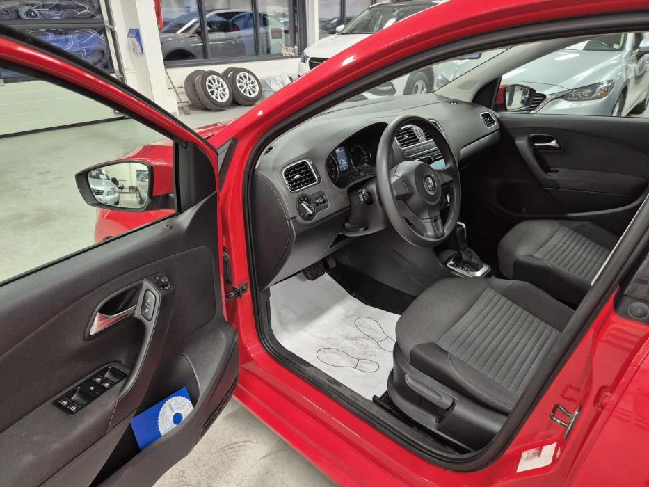 VOLKSWAGEN POLO 2012