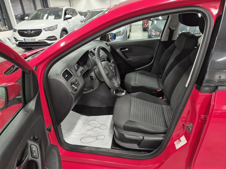 VOLKSWAGEN POLO 2012