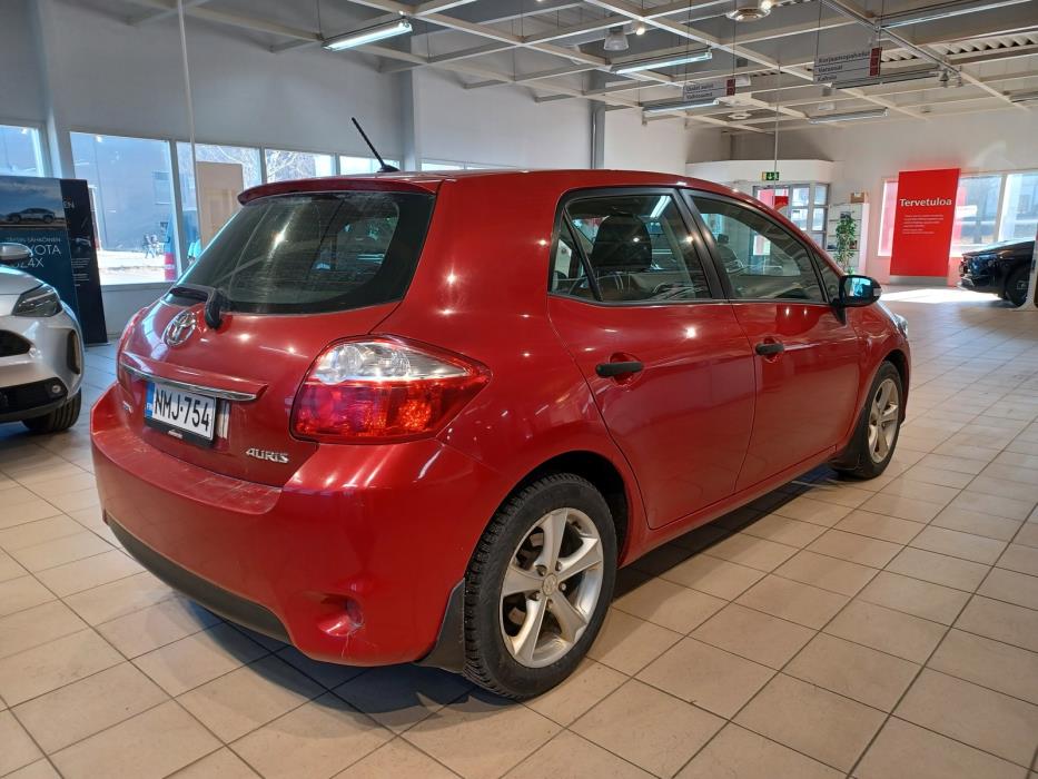 Toyota Auris 2012