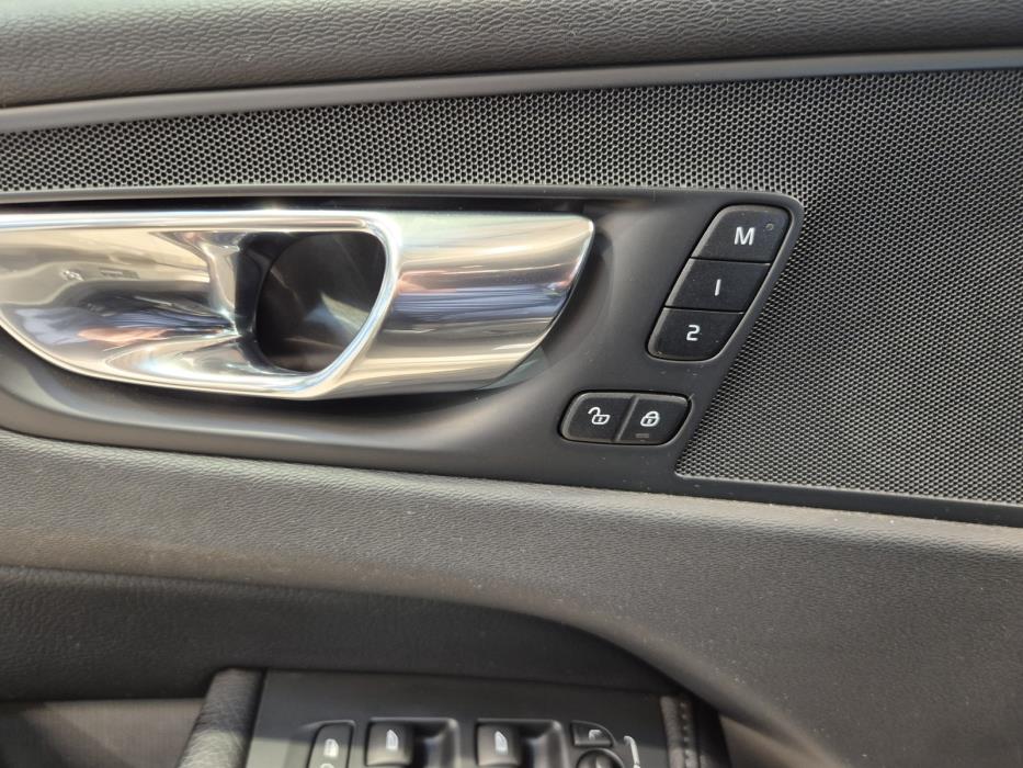 VOLVO XC60 2019