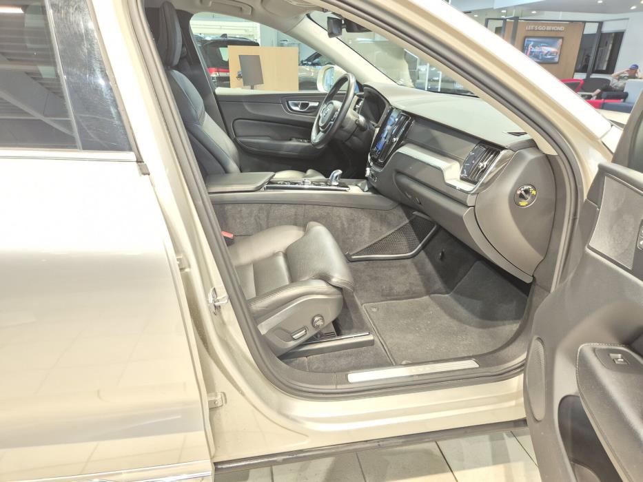 VOLVO XC60 2019