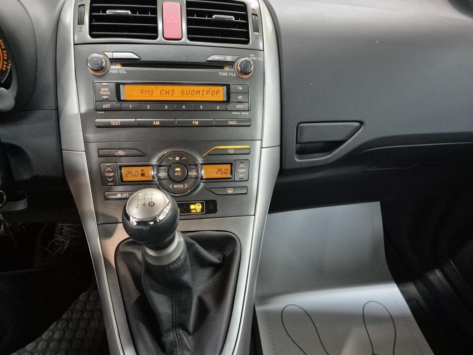 TOYOTA AURIS 2008