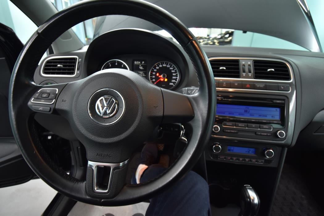VOLKSWAGEN Polo 2011