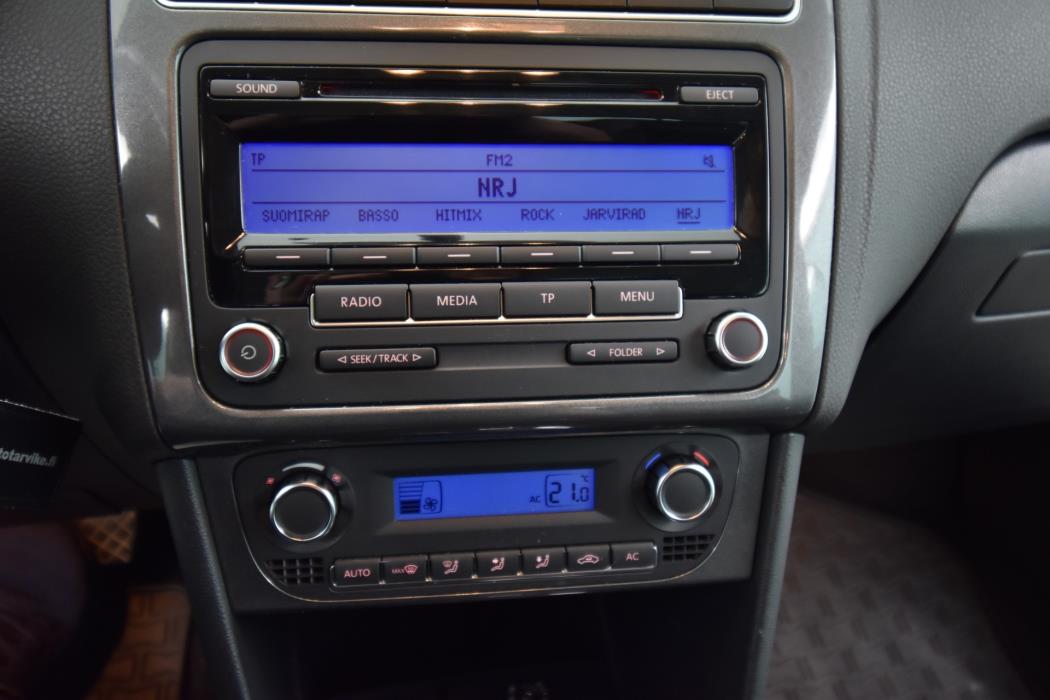 VOLKSWAGEN Polo 2011