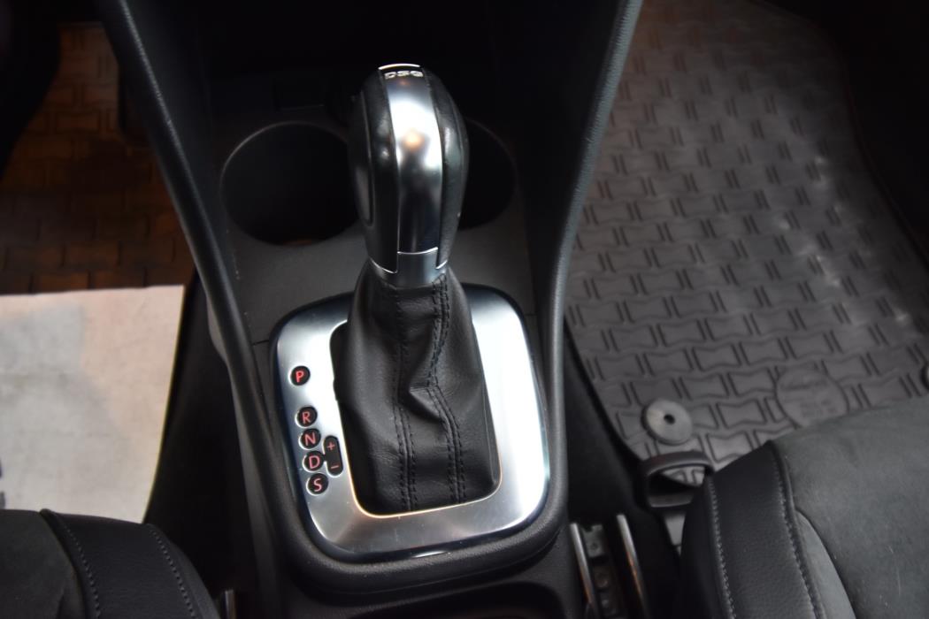 VOLKSWAGEN Polo 2011