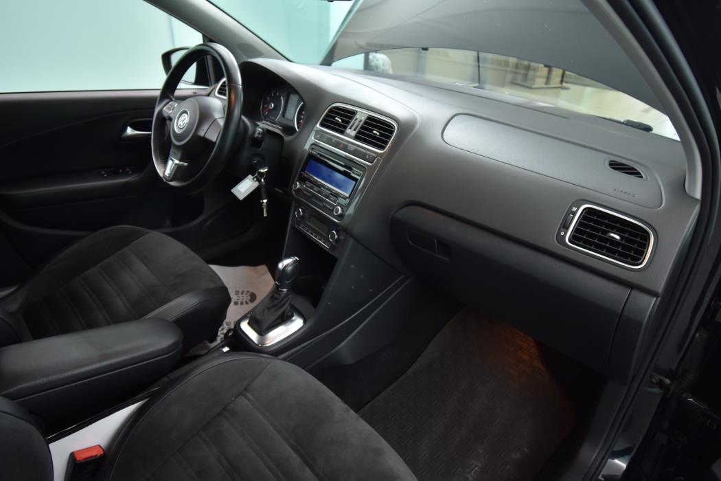 VOLKSWAGEN Polo 2011