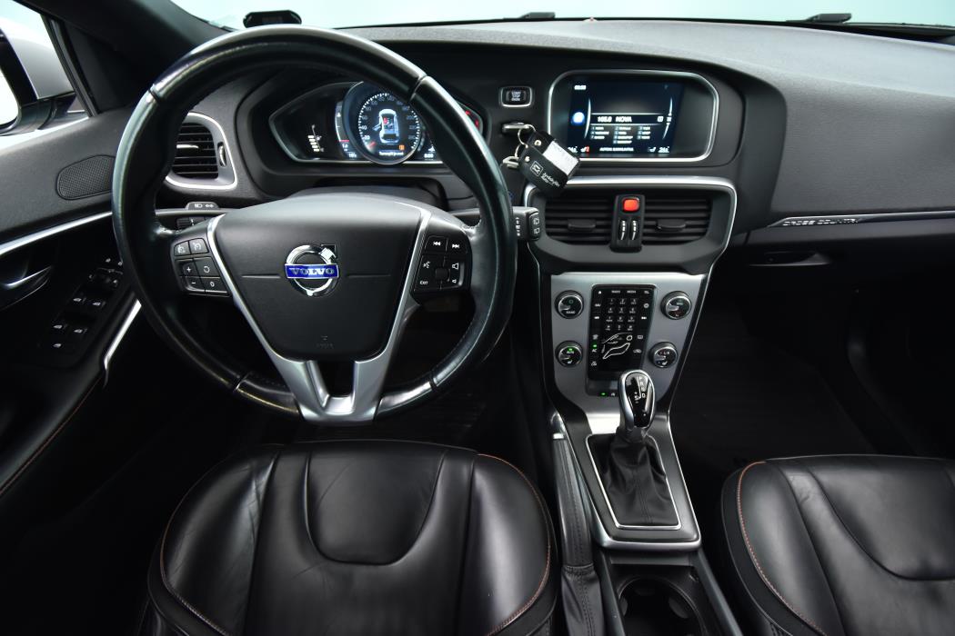 VOLVO V40 Cross Country 2015