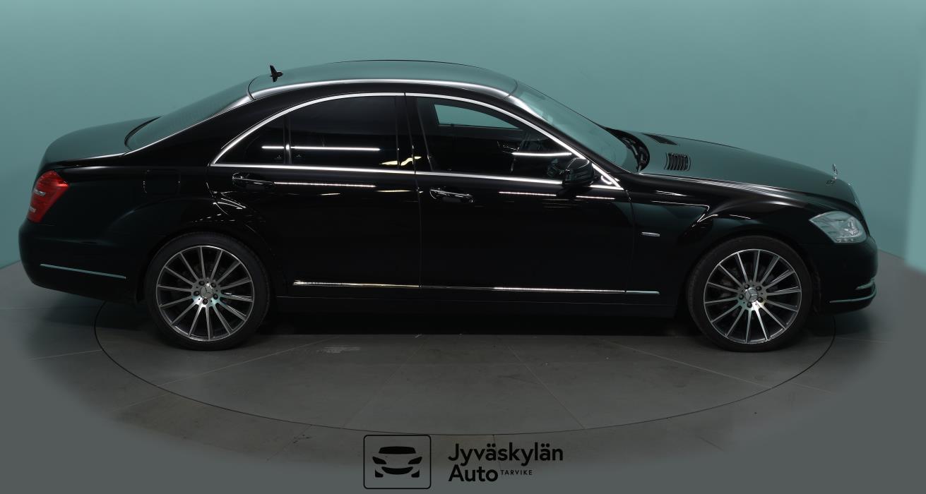 MERCEDES-BENZ S 2012