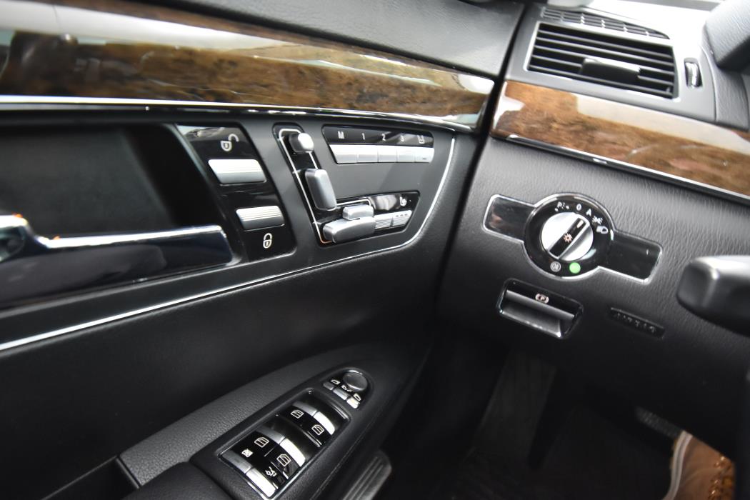 MERCEDES-BENZ S 2012