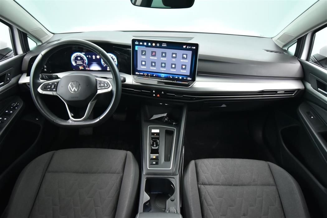 VOLKSWAGEN Golf 2024