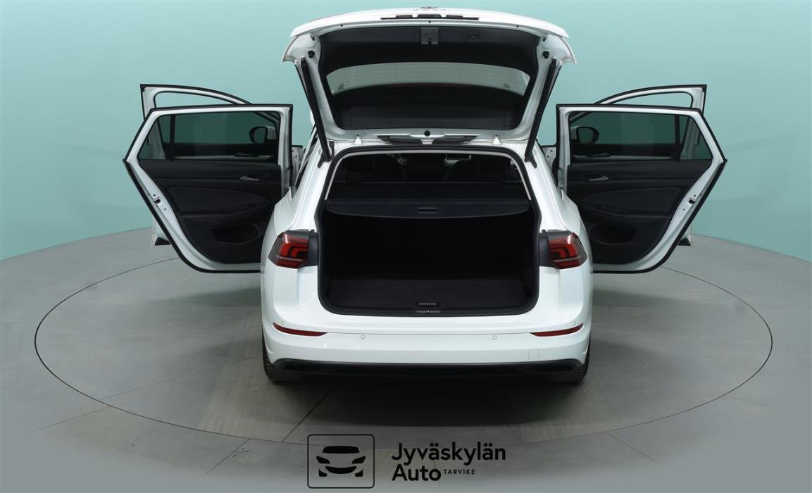 VOLKSWAGEN Golf 2024