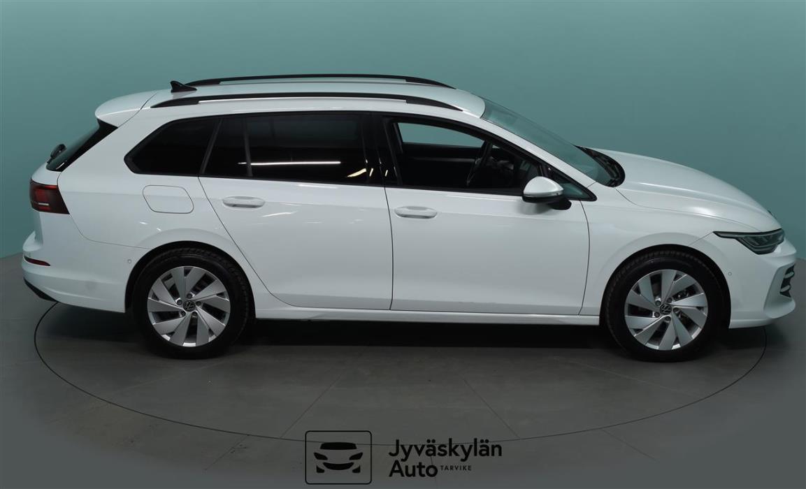 VOLKSWAGEN Golf 2024