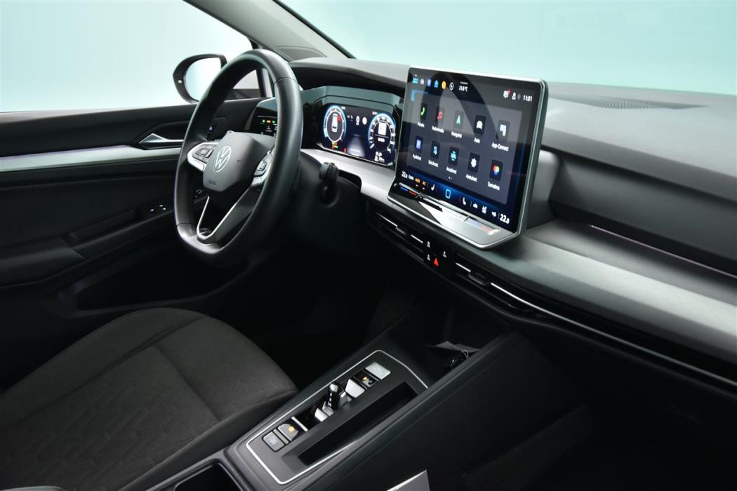 VOLKSWAGEN Golf 2024