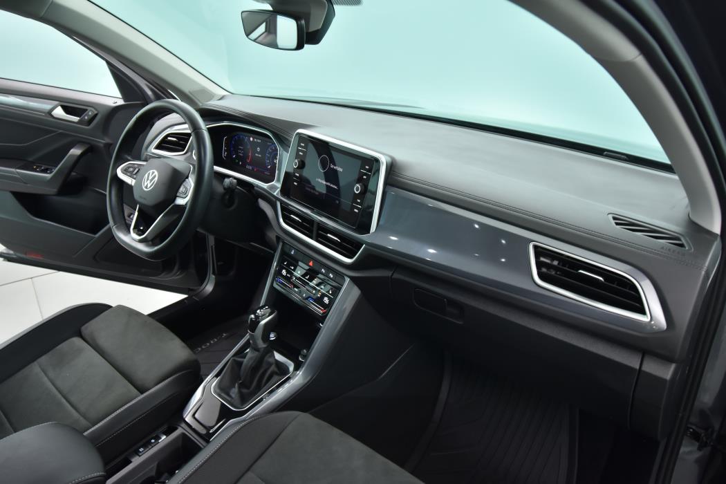 VOLKSWAGEN T-Roc 2024