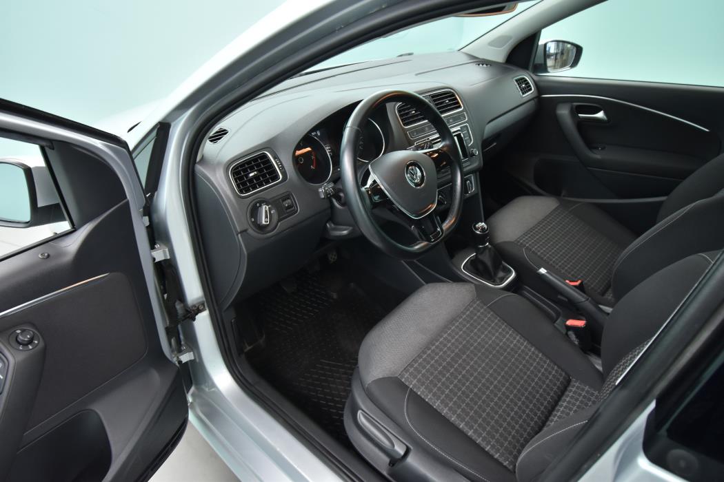 VOLKSWAGEN Polo 2015