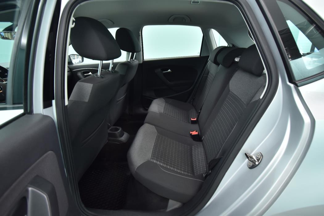 VOLKSWAGEN Polo 2015