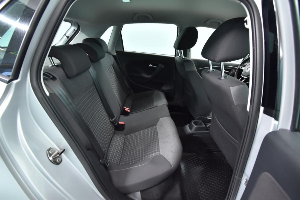 VOLKSWAGEN Polo 2015