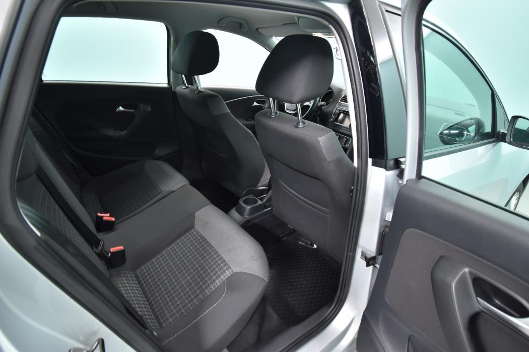 VOLKSWAGEN Polo 2015