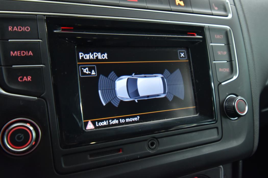 VOLKSWAGEN Polo 2015