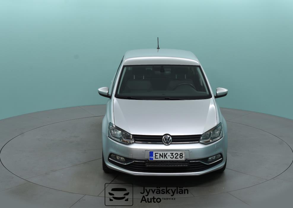 VOLKSWAGEN Polo 2015