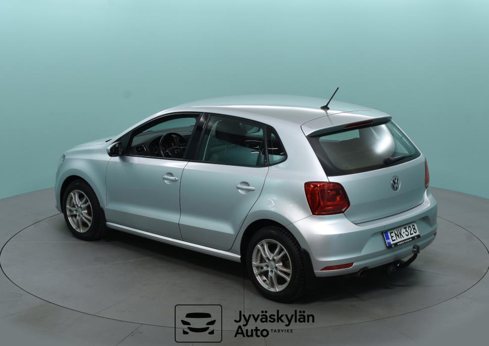 VOLKSWAGEN Polo 2015