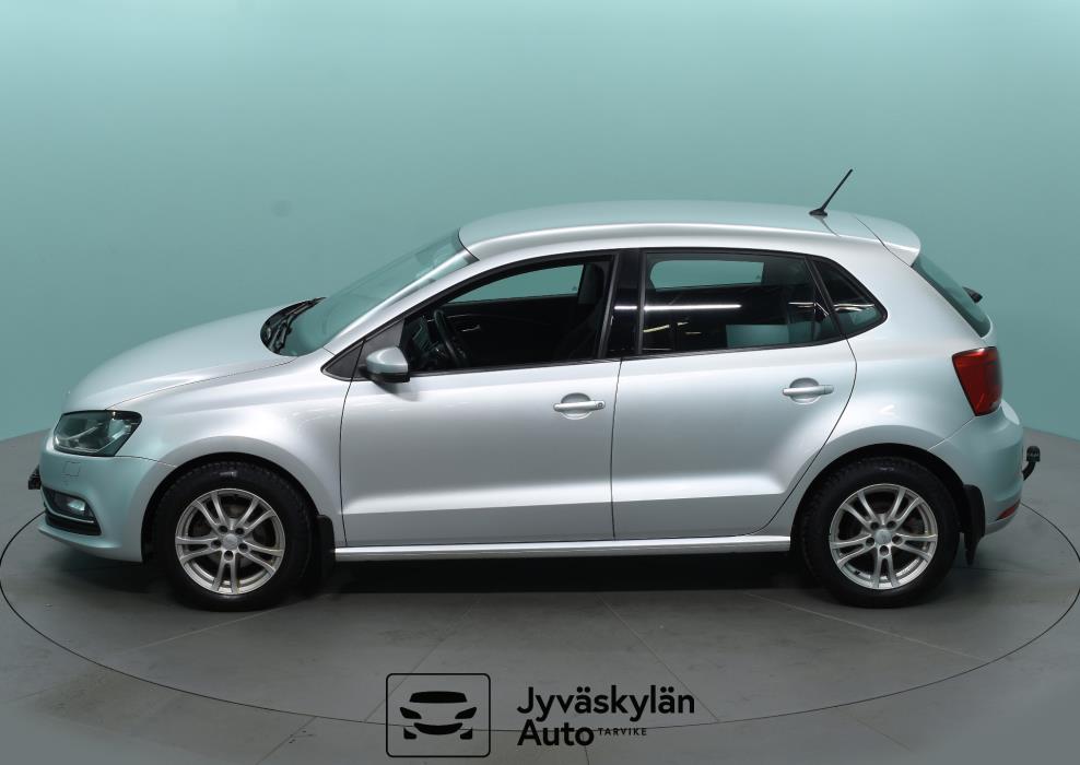 VOLKSWAGEN Polo 2015