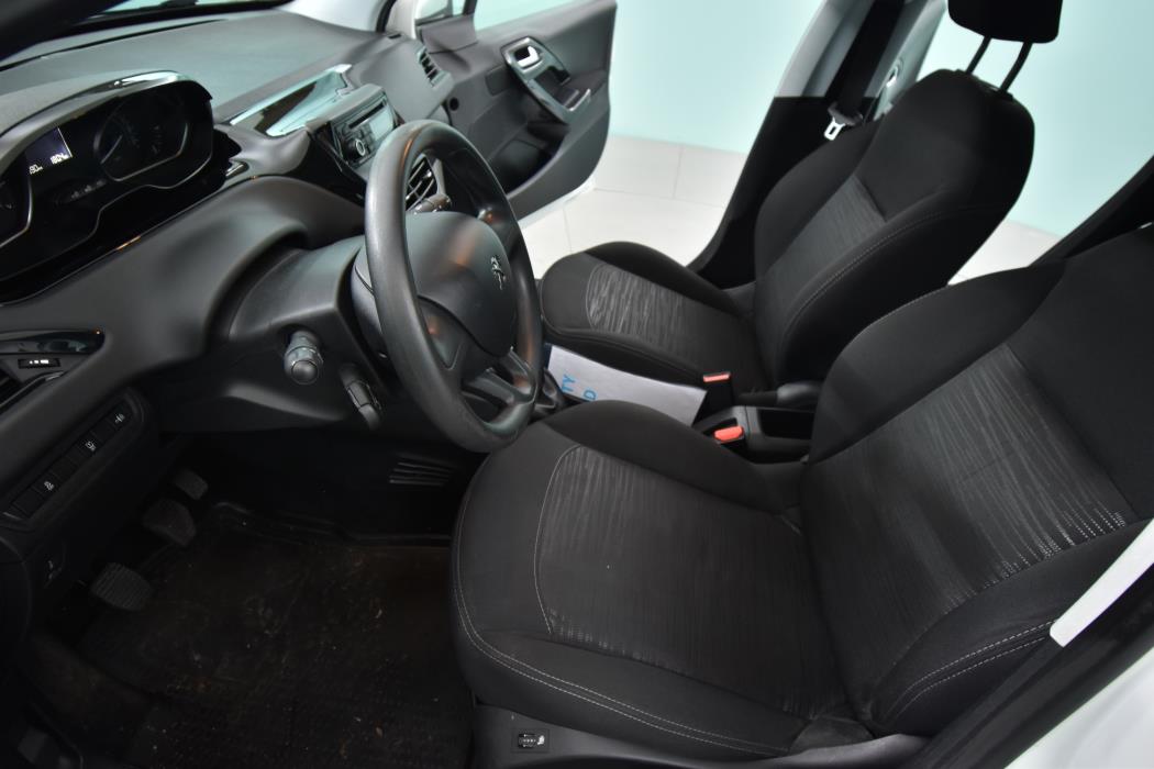 PEUGEOT 208 2018