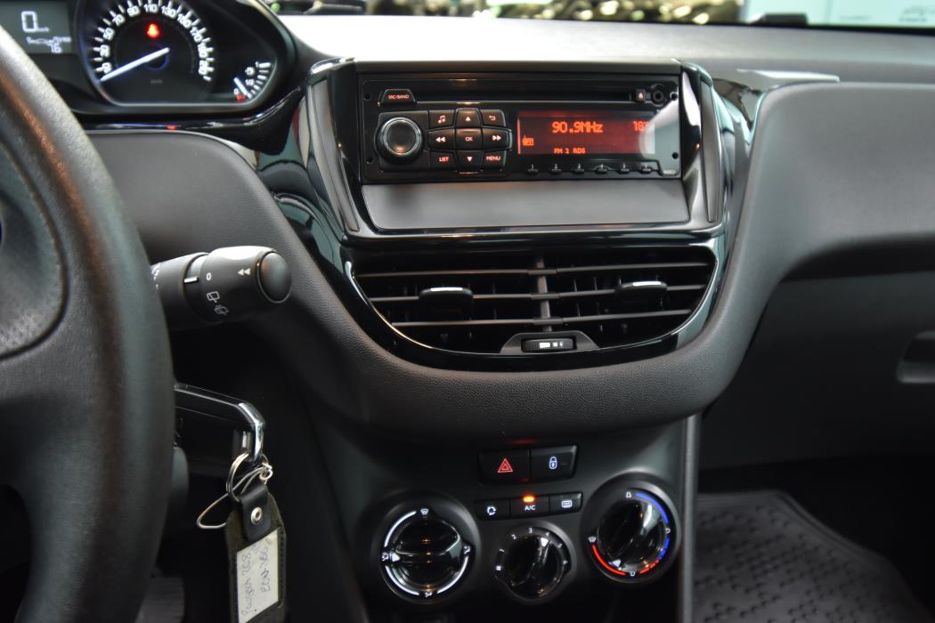 PEUGEOT 208 2018
