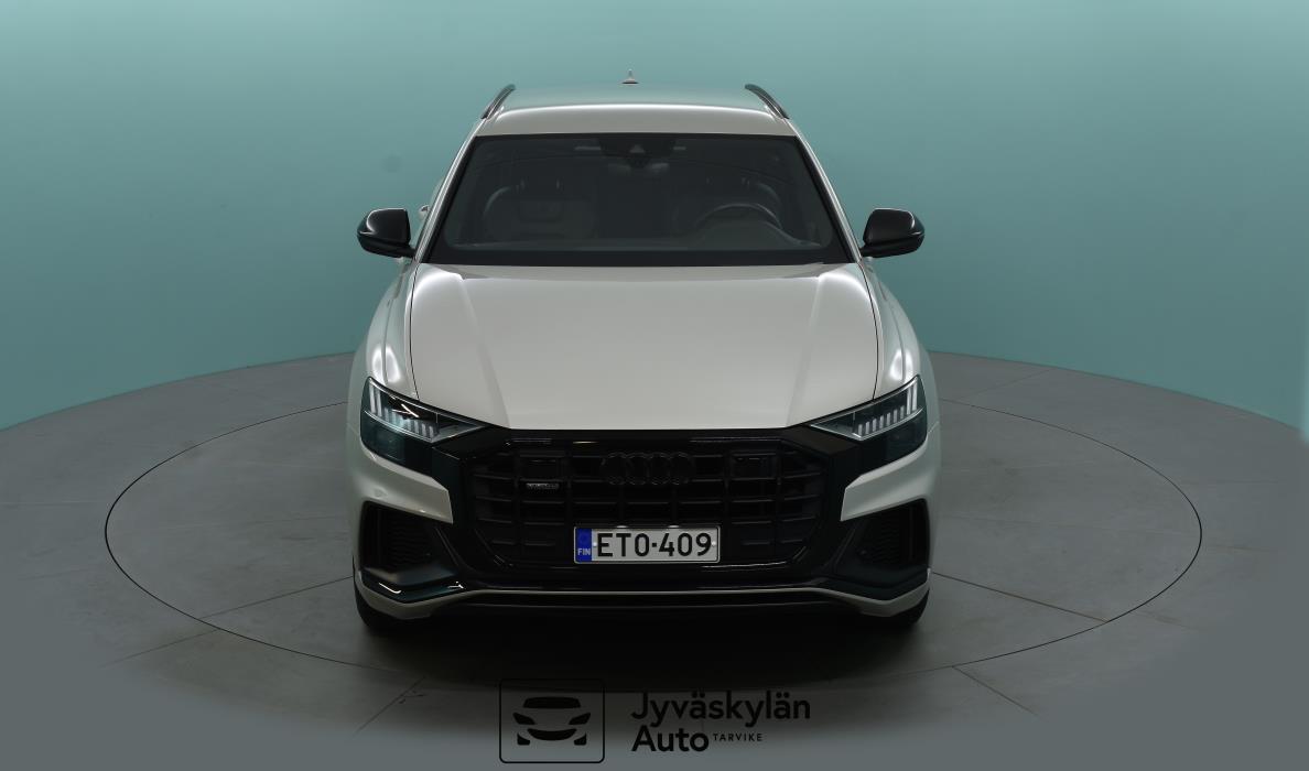 AUDI Q8 2021