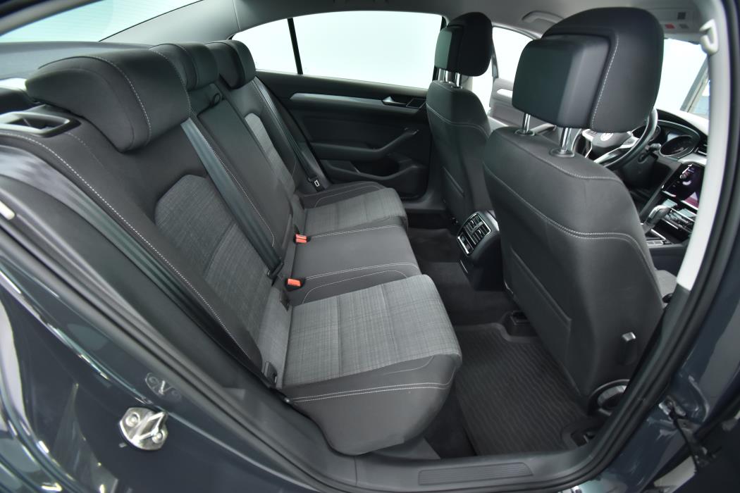 VOLKSWAGEN Passat 2021