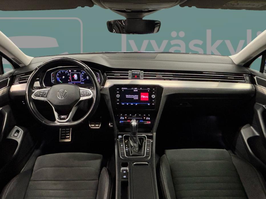 VOLKSWAGEN Passat 2022