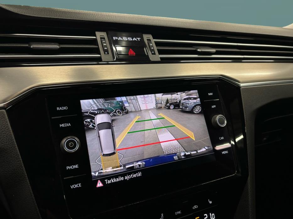 VOLKSWAGEN Passat 2022