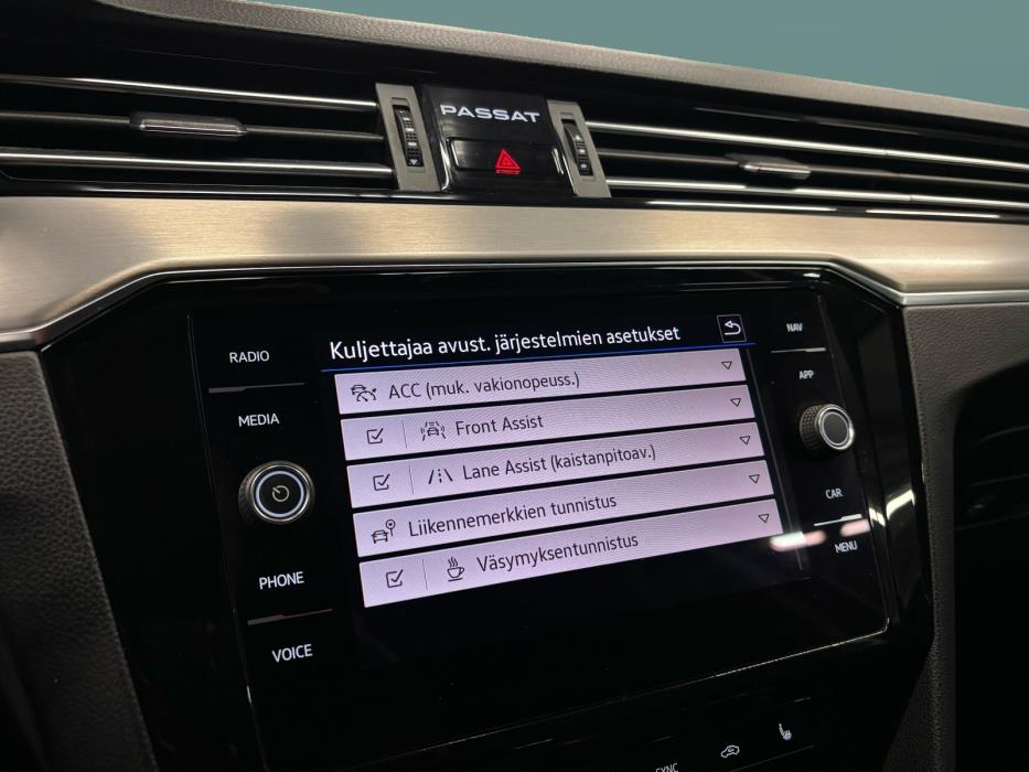 VOLKSWAGEN Passat 2022