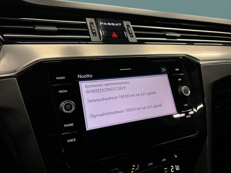 VOLKSWAGEN Passat 2022