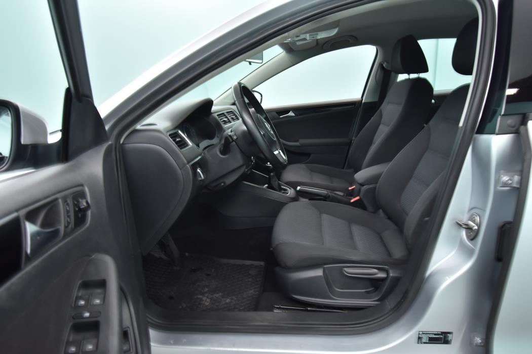 VOLKSWAGEN Jetta 2013