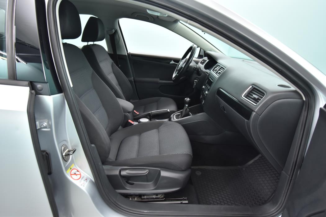 VOLKSWAGEN Jetta 2013