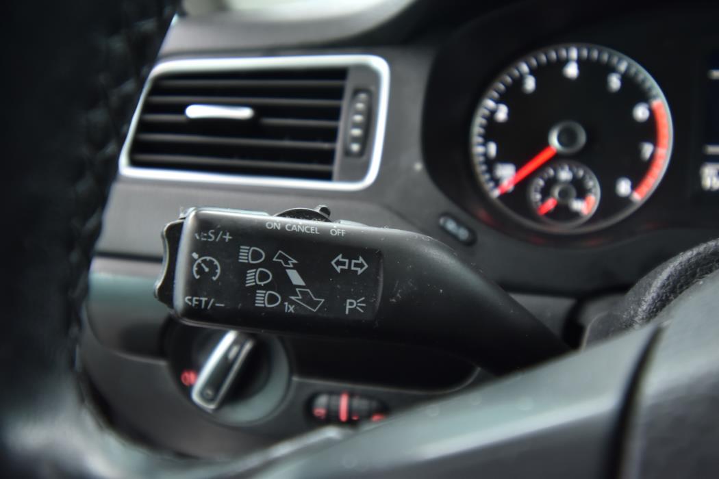 VOLKSWAGEN Jetta 2013