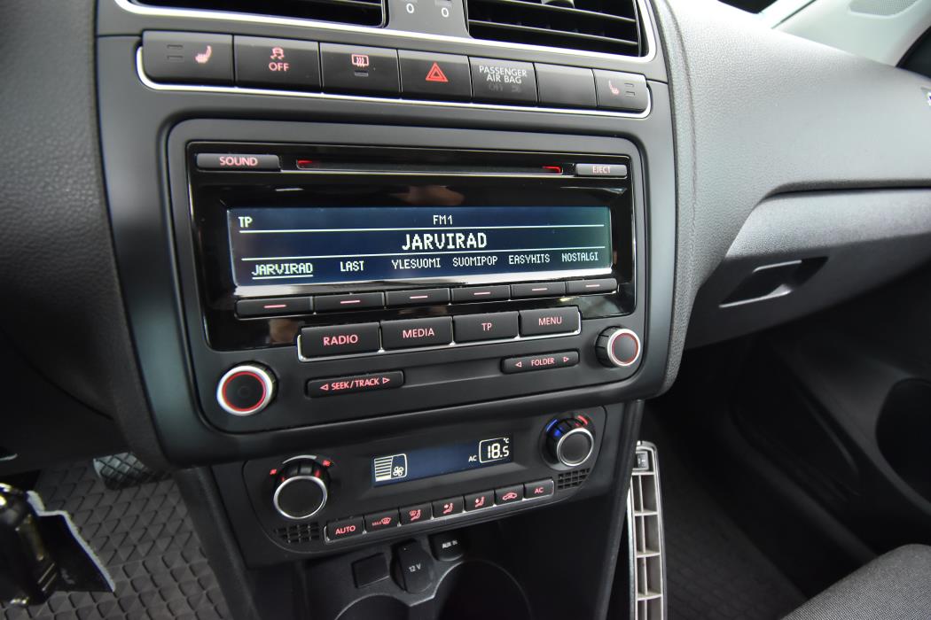 VOLKSWAGEN Polo 2013