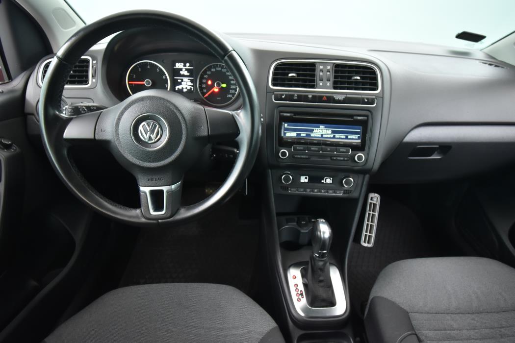 VOLKSWAGEN Polo 2013
