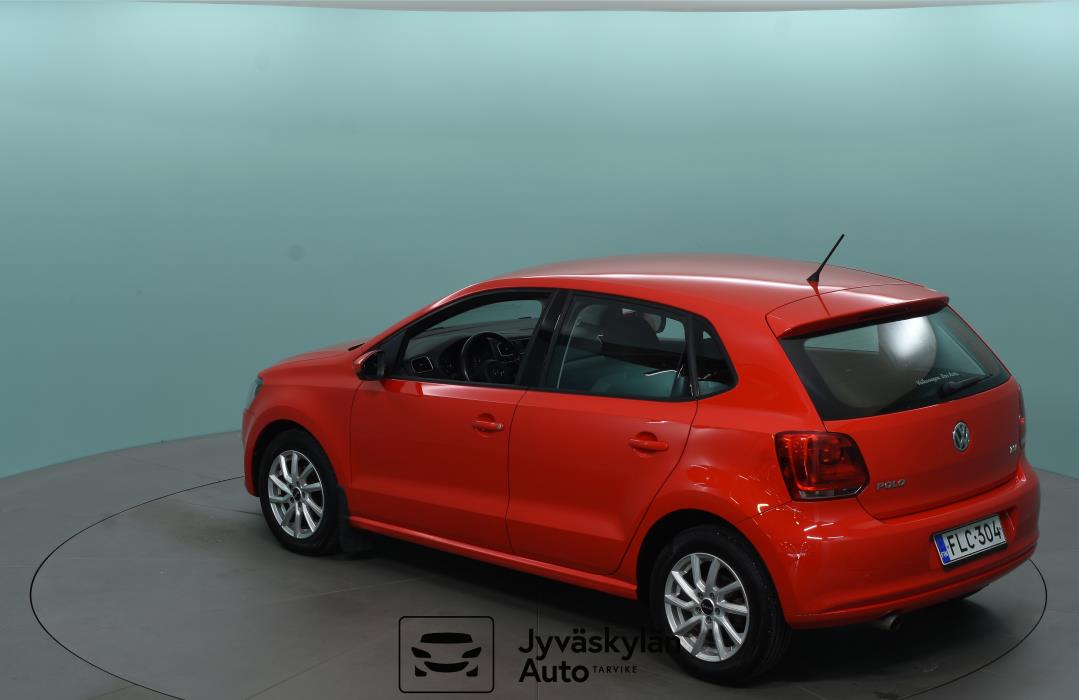 VOLKSWAGEN Polo 2013